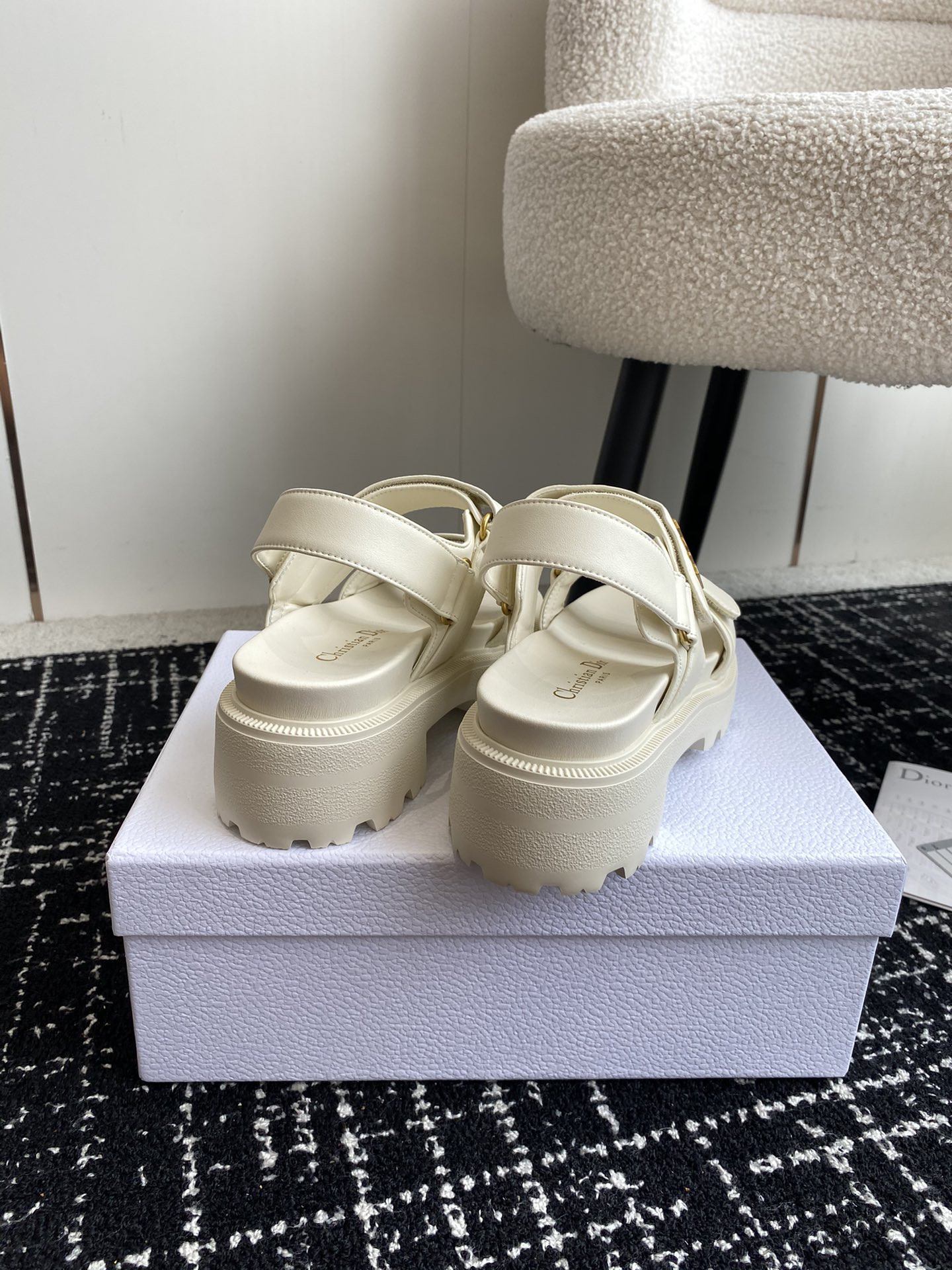 ua D*oract platform sandal white