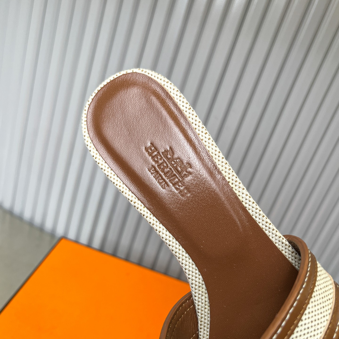 UA Hermès Oasis sandal