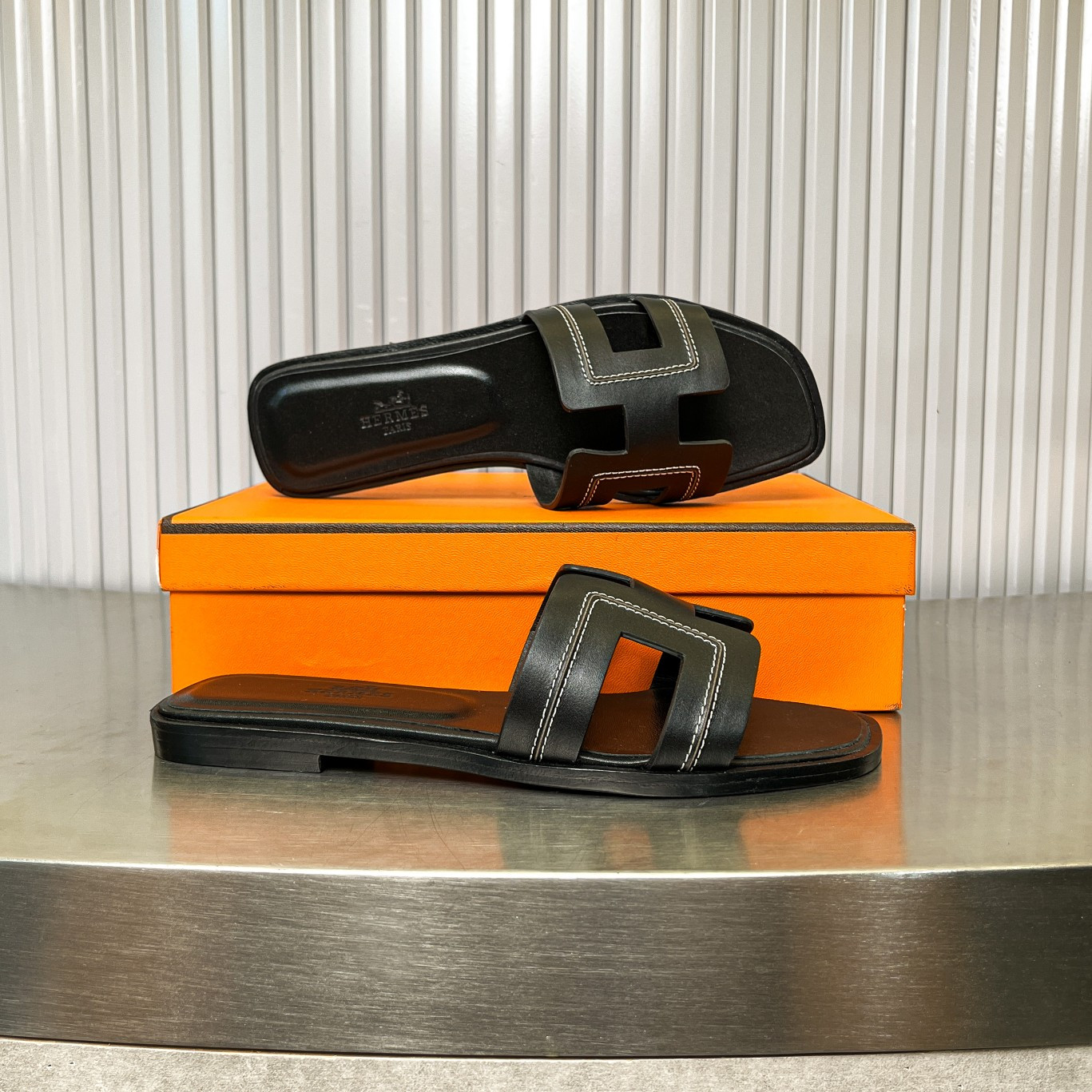 UA Hermès Oran sandal