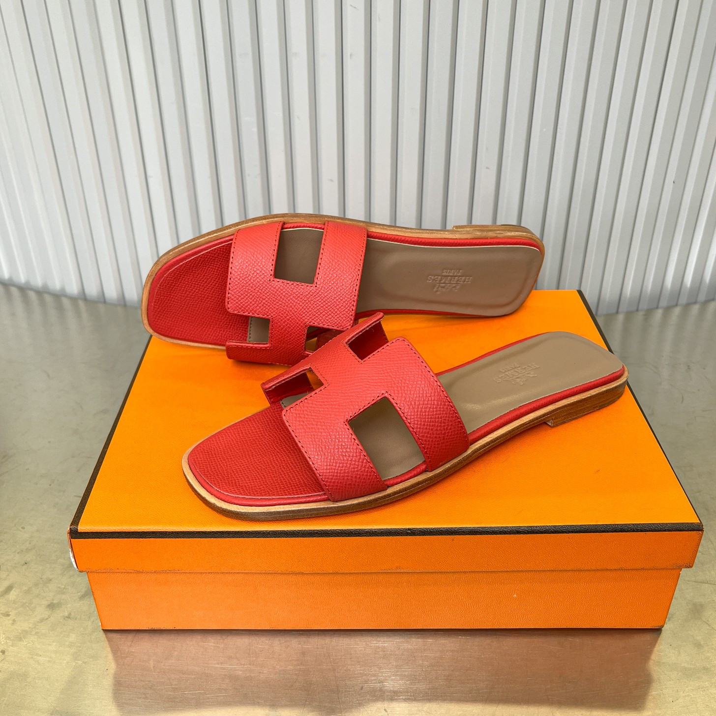 UA Hermès Oran sandal