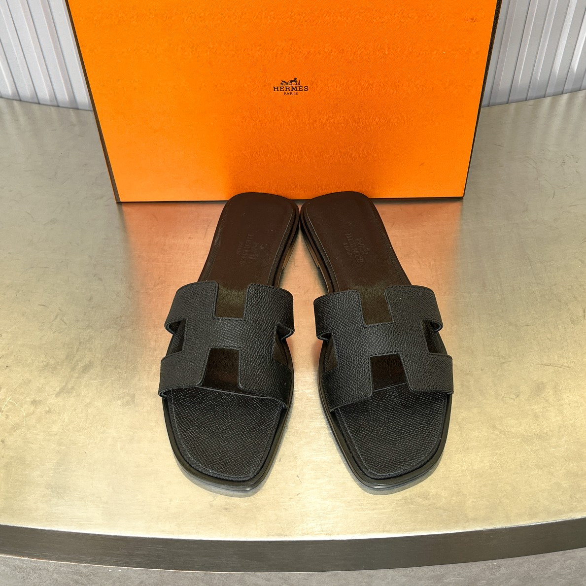 UA Hermès Oran sandal