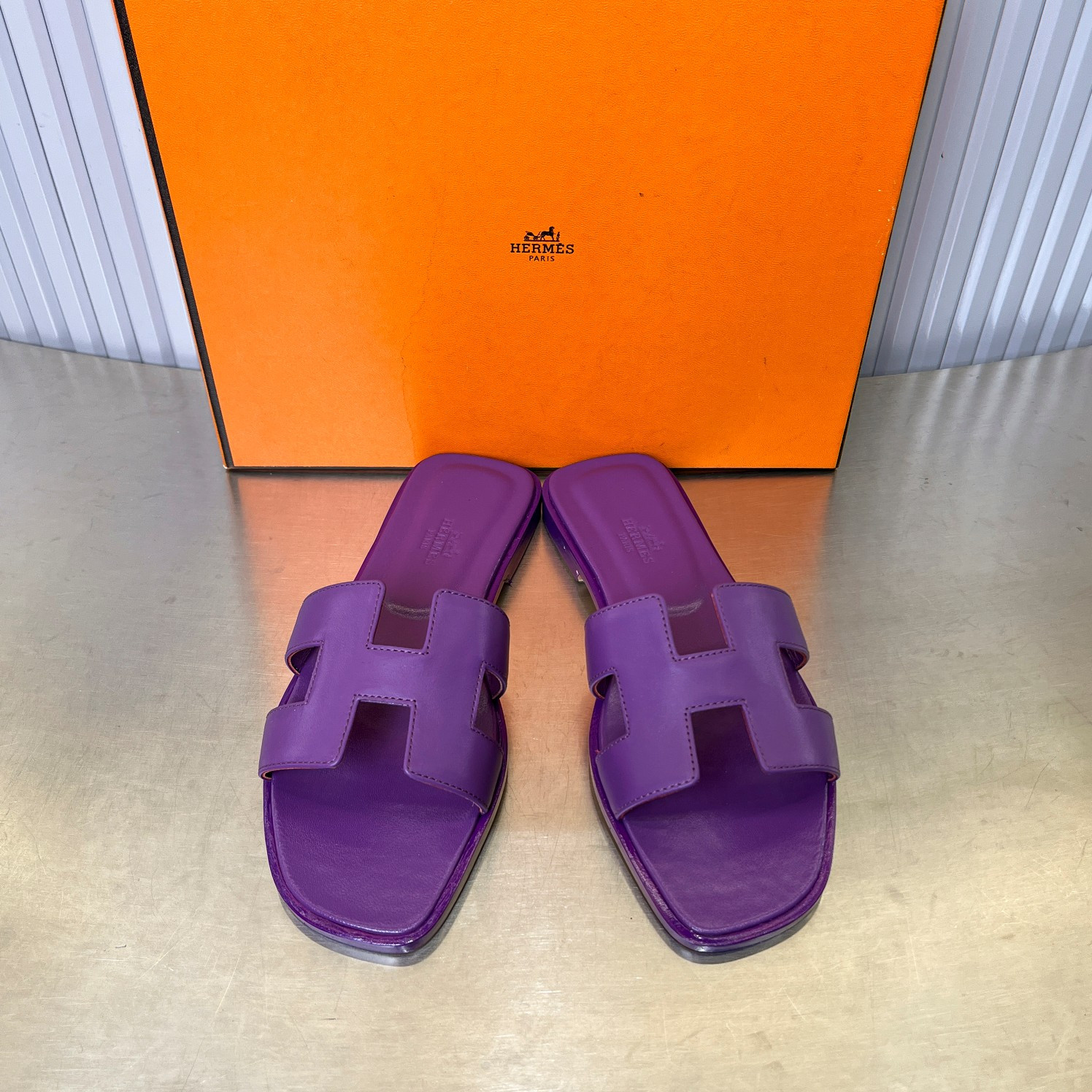 UA Hermès Oran sandal