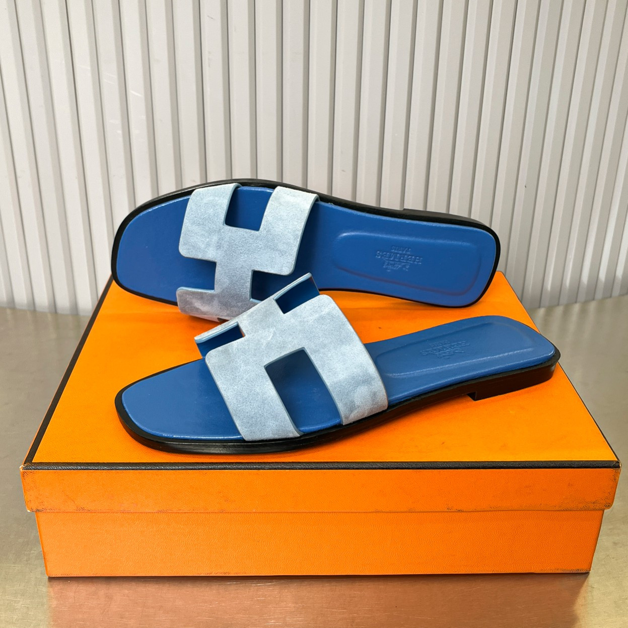 UA Hermès Oran sandal