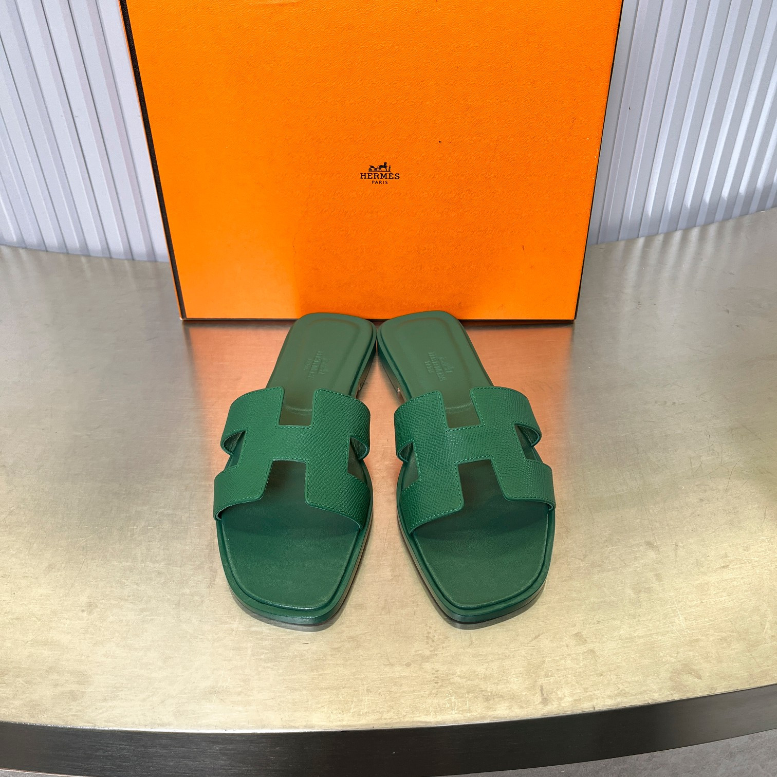 UA Hermès Oran sandal