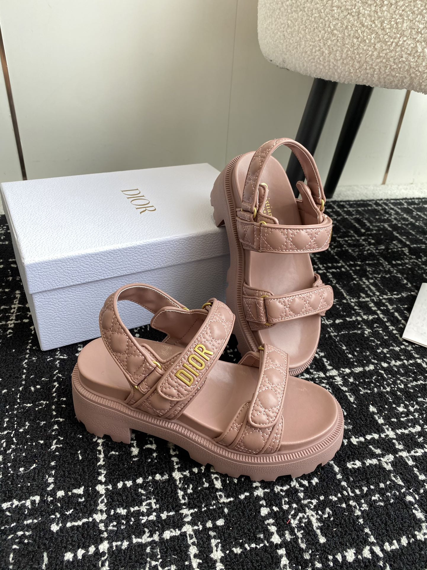 ua D*oract platform sandal
