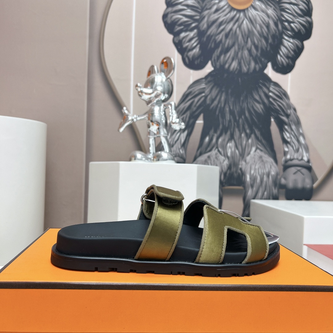 UA Hermès Chypre sandal