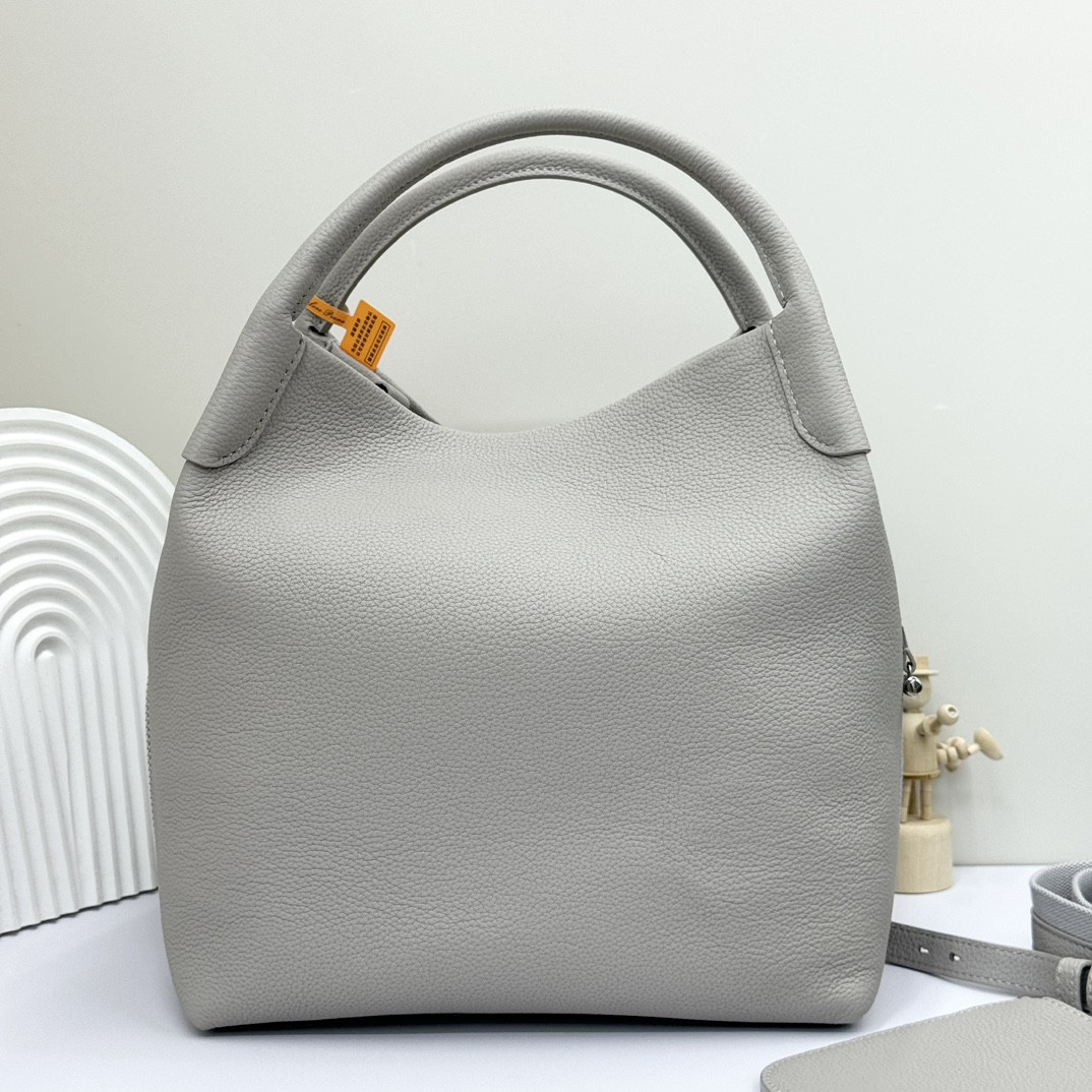 L**o p*ana large bale bag grained calfskin 24 x 20 x 27 cm