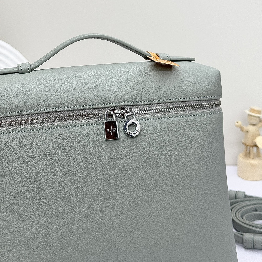 L**o p*ana extra pocket backpack l23.5 grained calfskin 23 x 21 x 8 cm