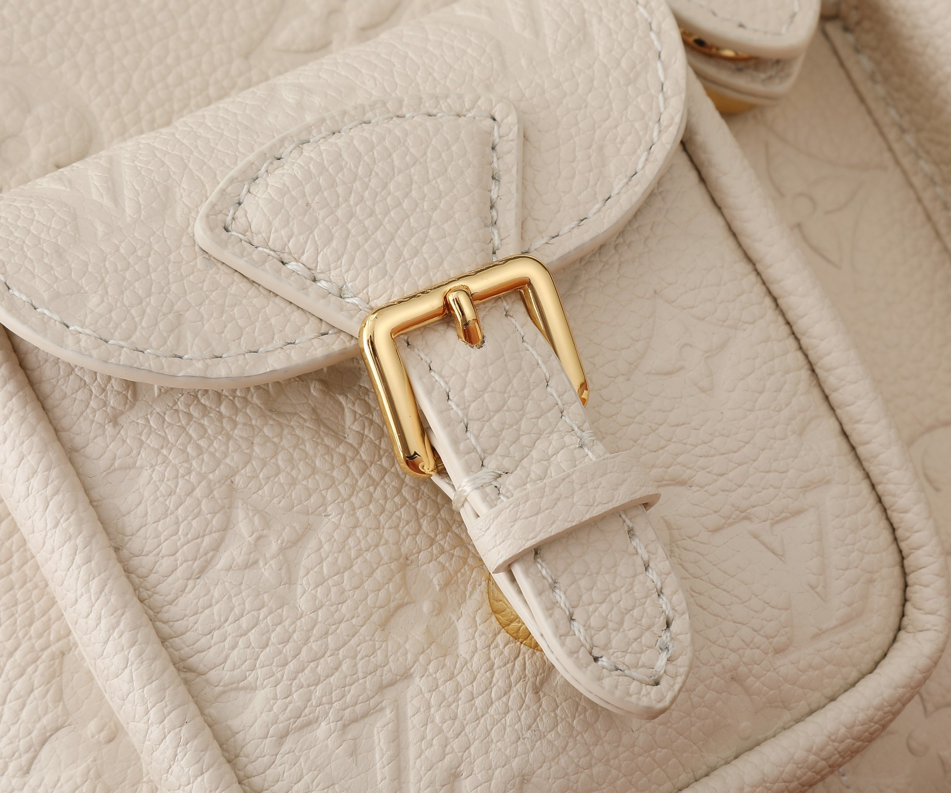 LV Backup M47106 7.9 x 8.7 x 5.5 inches