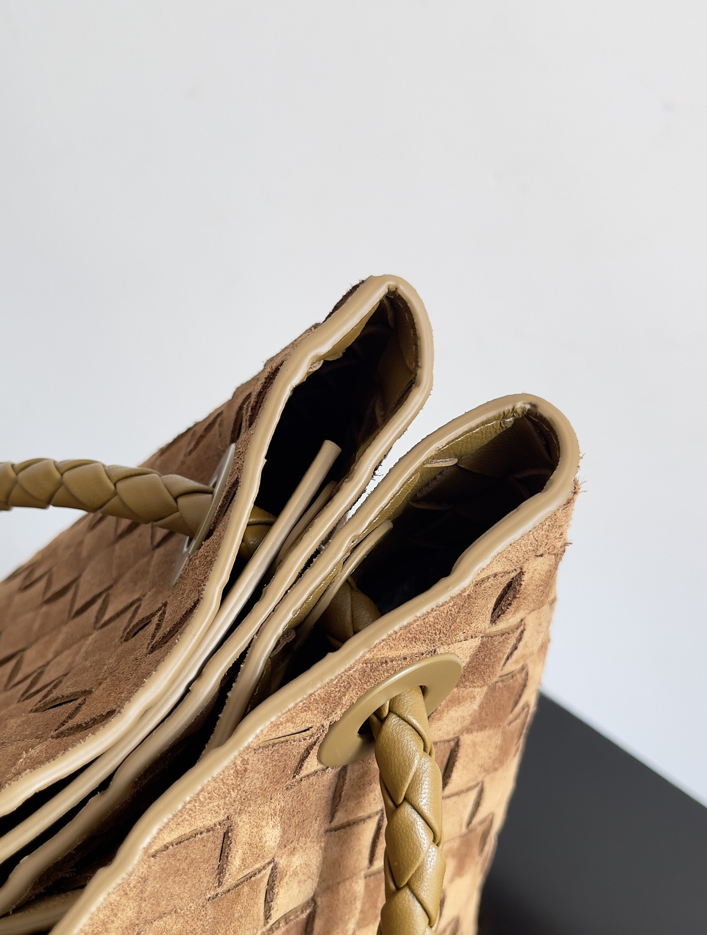 bo*te*ga Ve*ne*ta medium andiamo 32x25x11cm