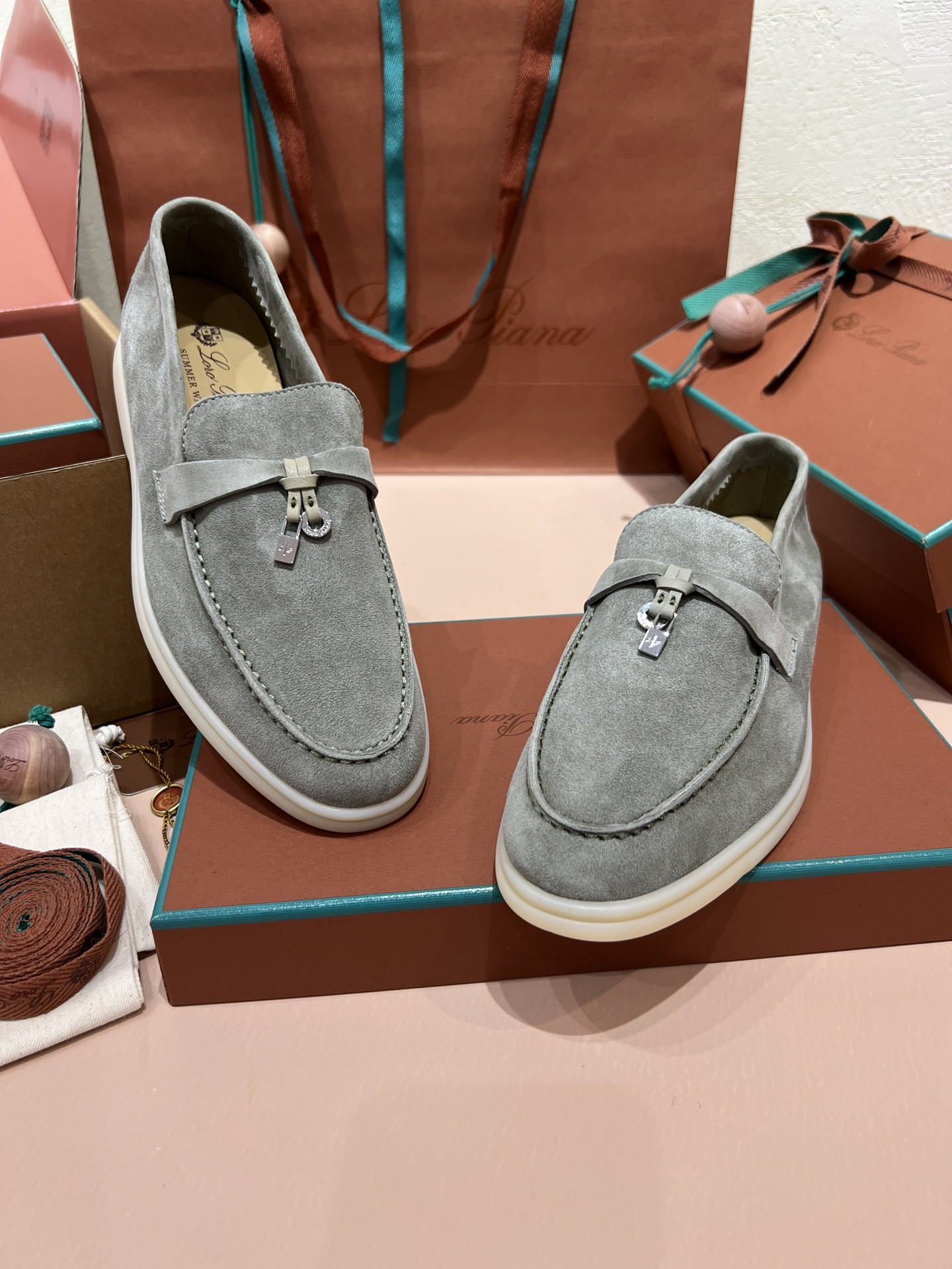 ua L**o p*ana summer charms walk loafers