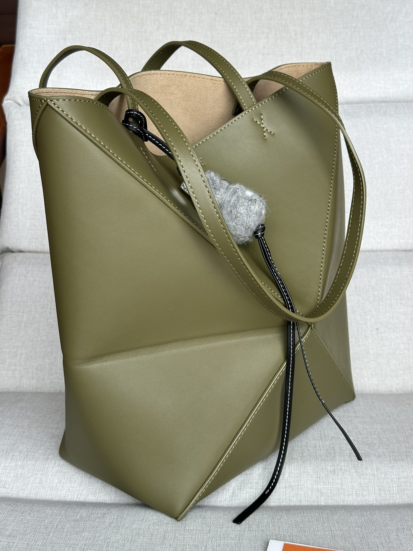 L0ew* medium puzzle fold tote in shiny calfskin 25.5x14.5x31.5cm