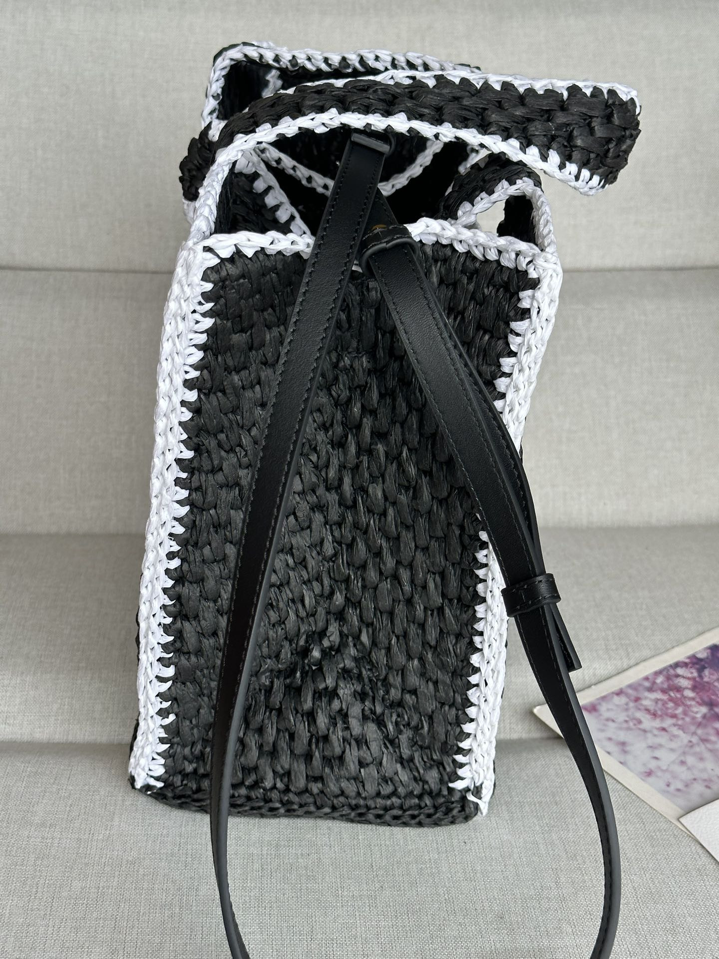 L0ew* font tote 30x25.5x15cm