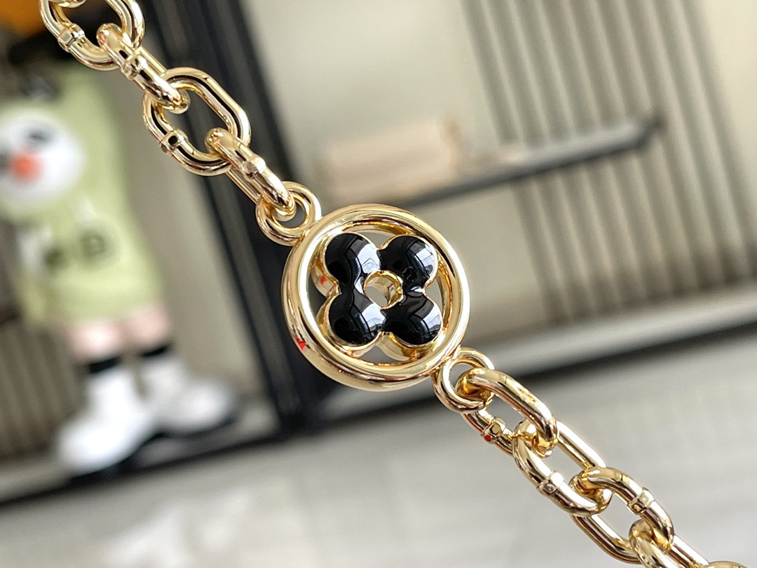 LV Capucines  M20845 21x14x8cm