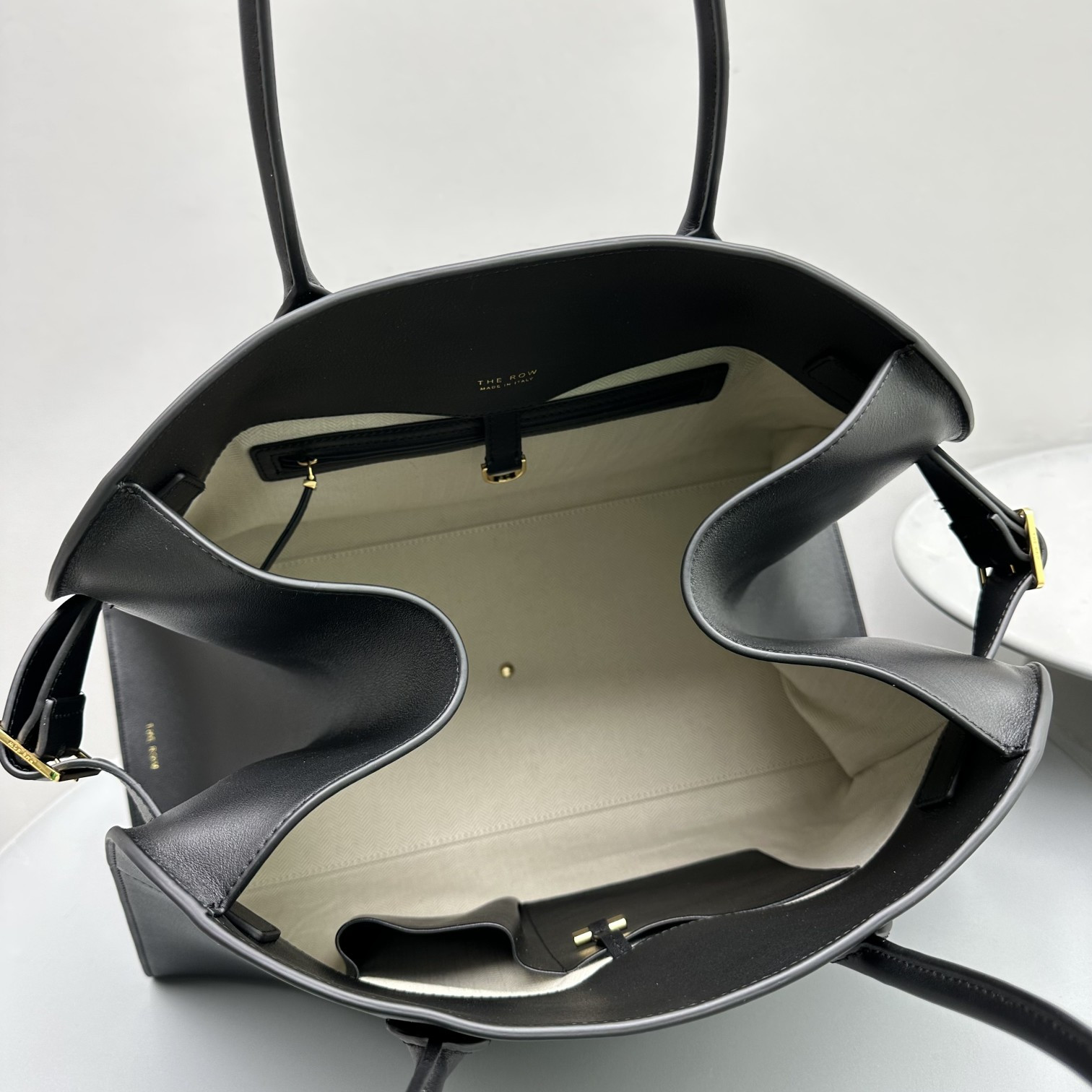 T*e R0w margaux 17 43x24x30cm