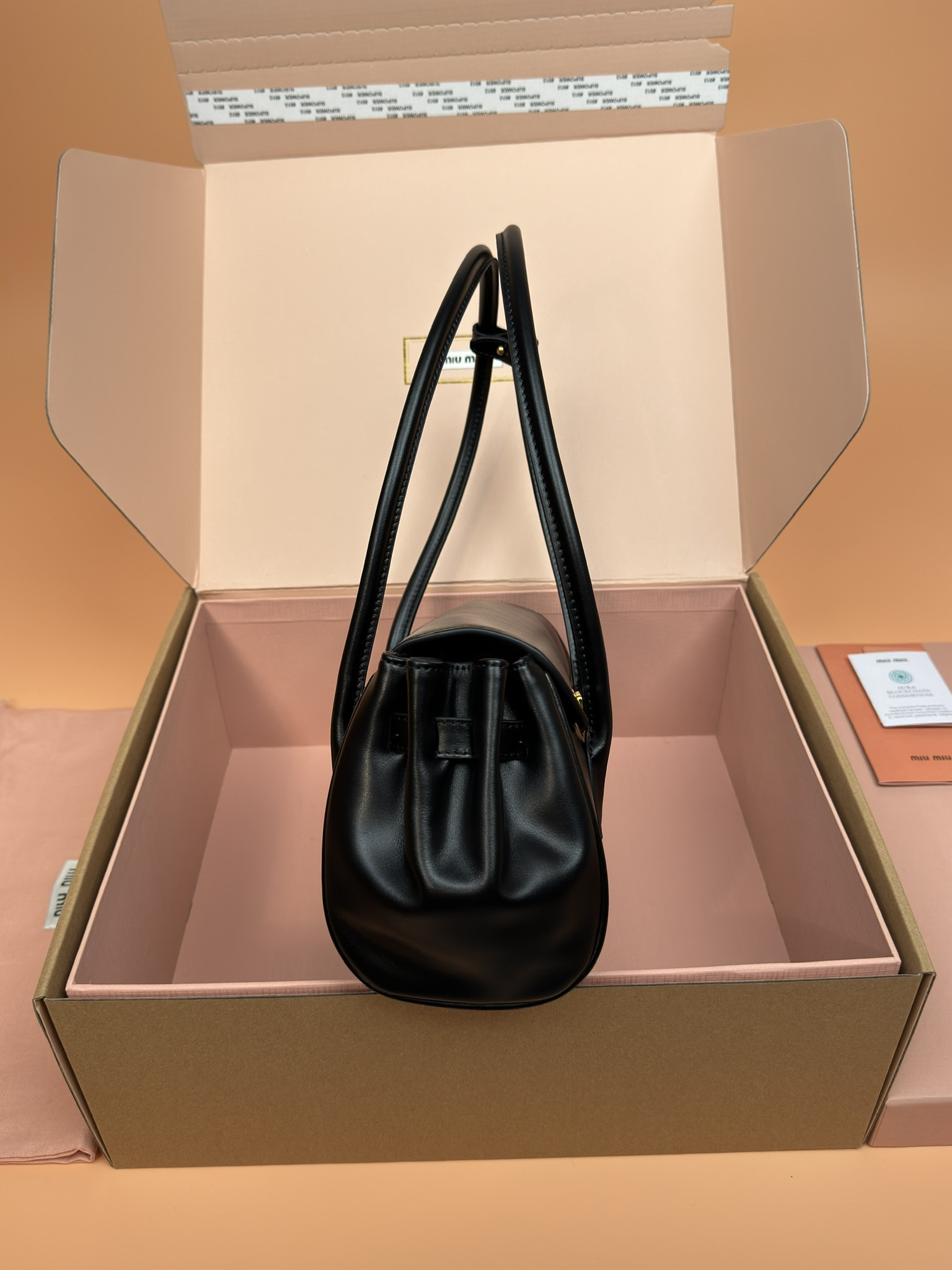 Miu Miu Leather shoulder bag 15x28x11cm