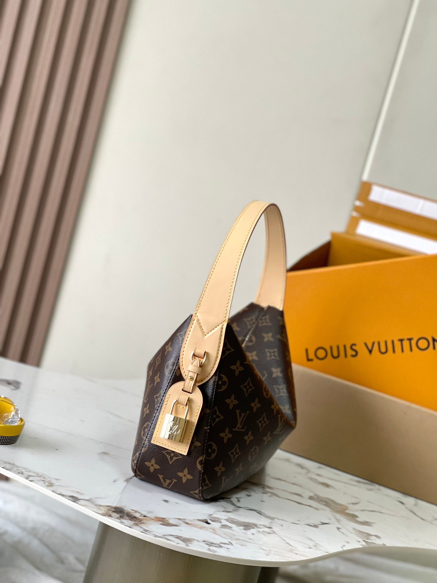 LV Slouchy PM M11952 22x9x33cm