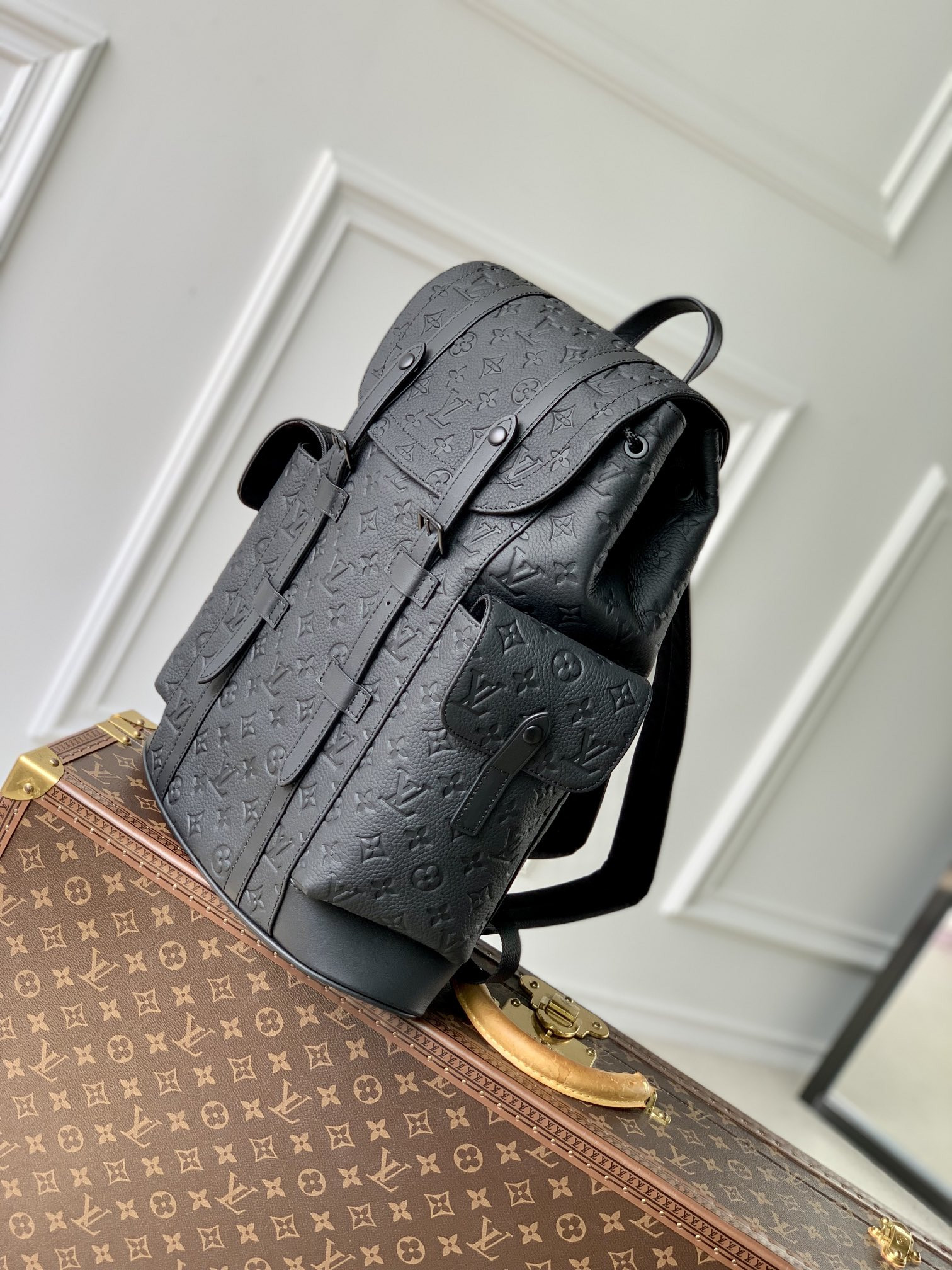 LV Christopher M55699 38x44x12.5cm