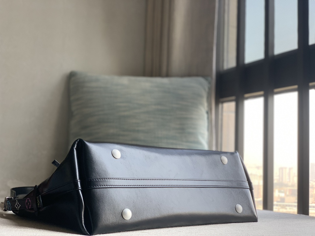 LV CarryAll Dark M13105 39x30x15cm