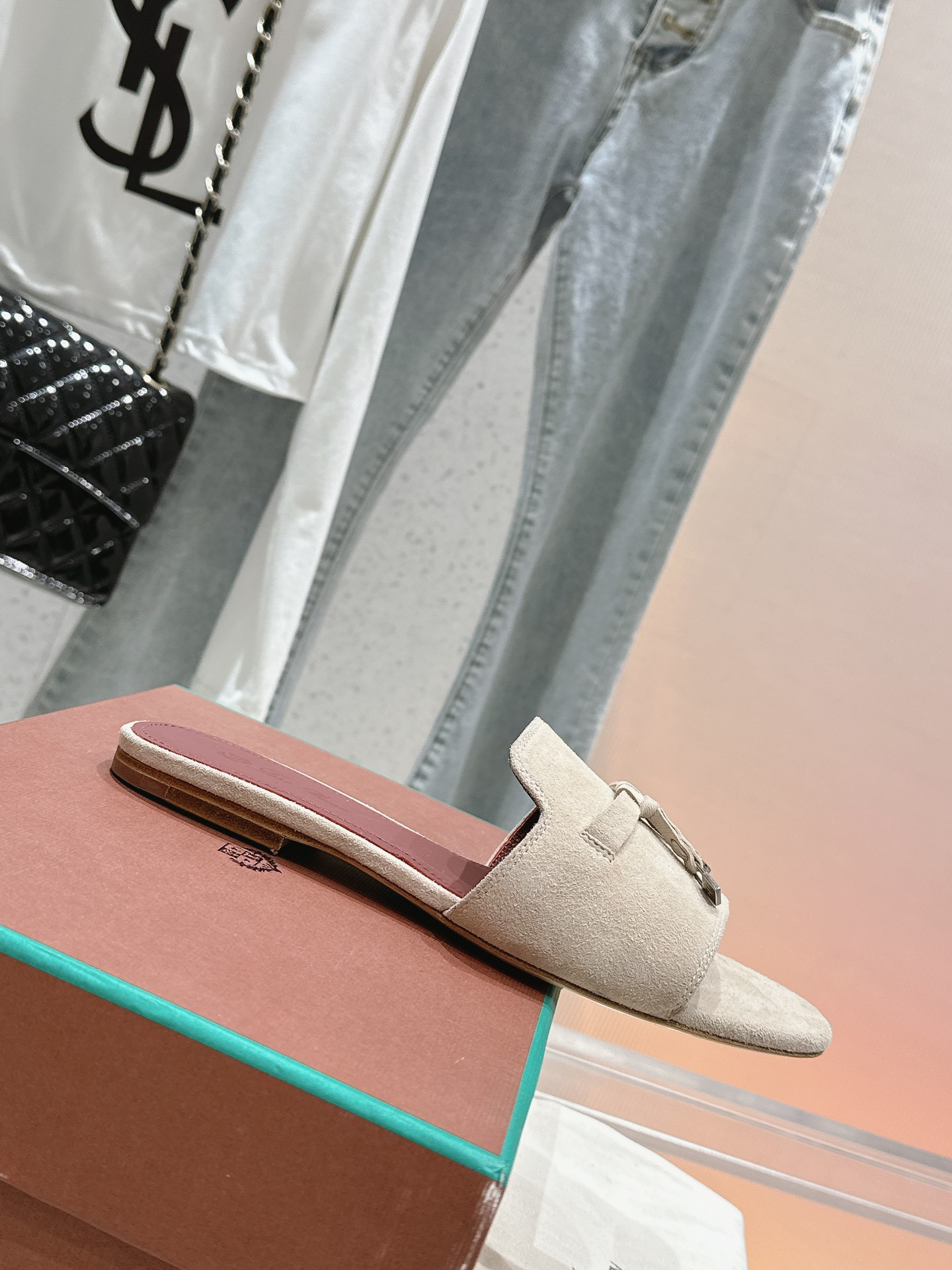 ua L**o p*ana summer charms sandal