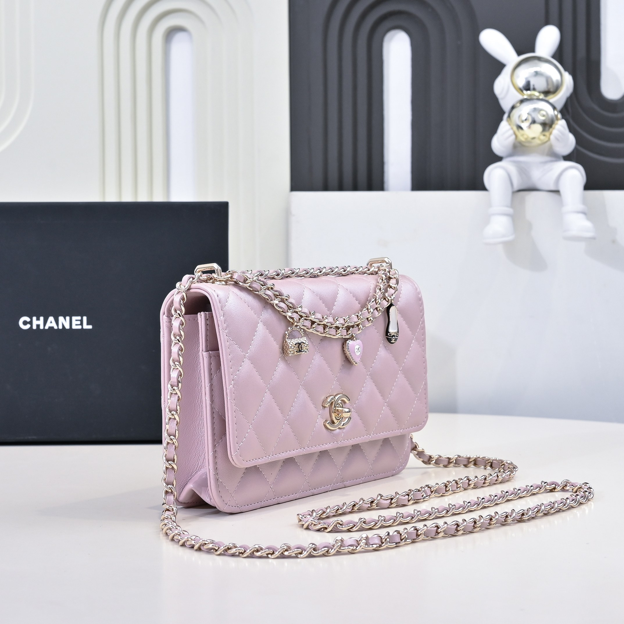 Ch*el spring-summer 2025 pre collection wallet on ap4537 19.5 × 13 × 3.5cm