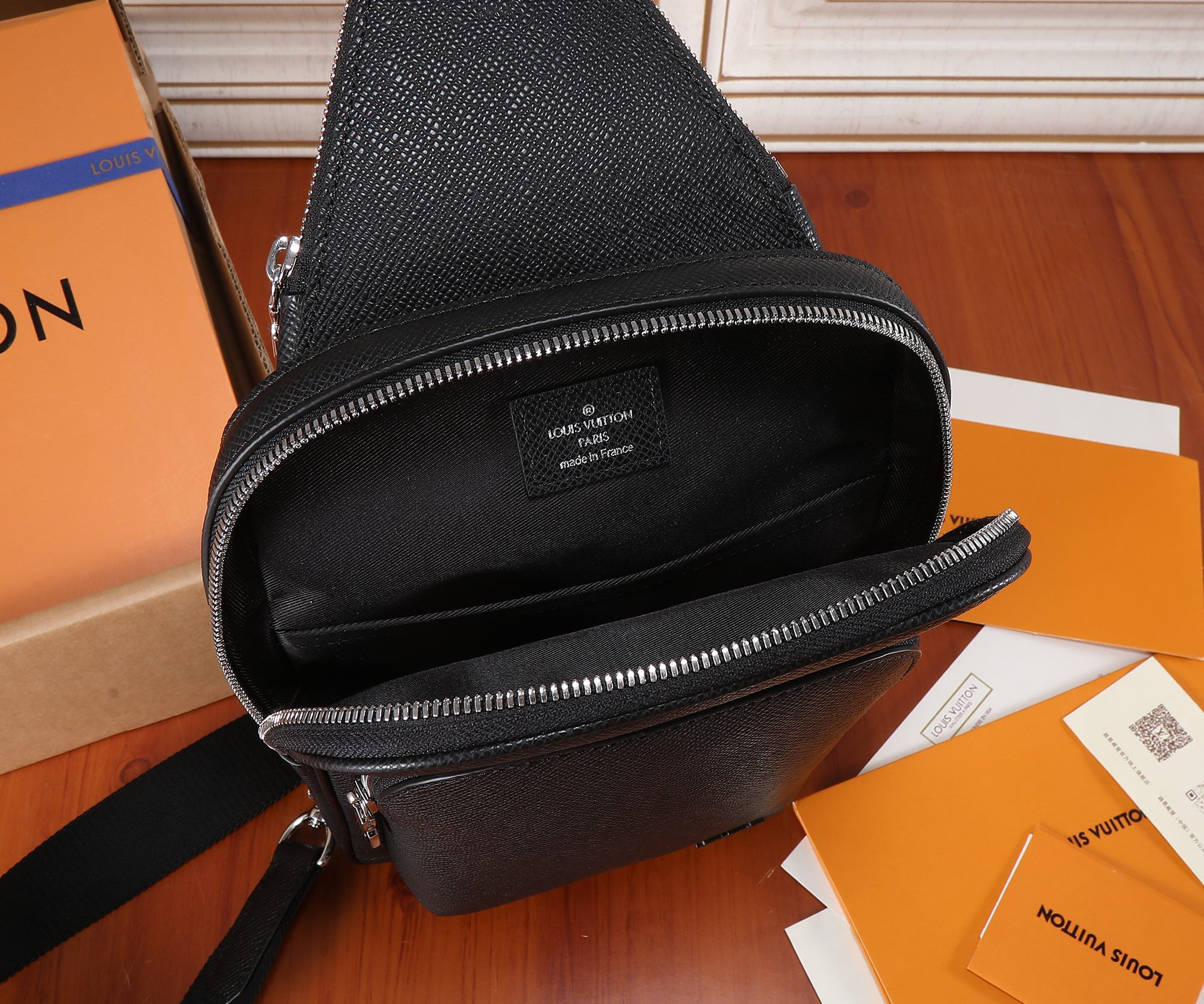 LV Avenue Sling Bag M30863 20 x 31 x 7 cm