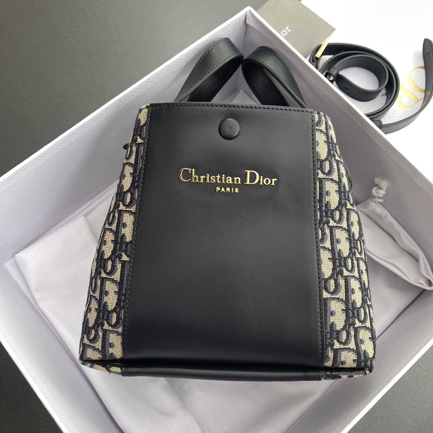 D*or small signature bucket bag 21x19x11cm