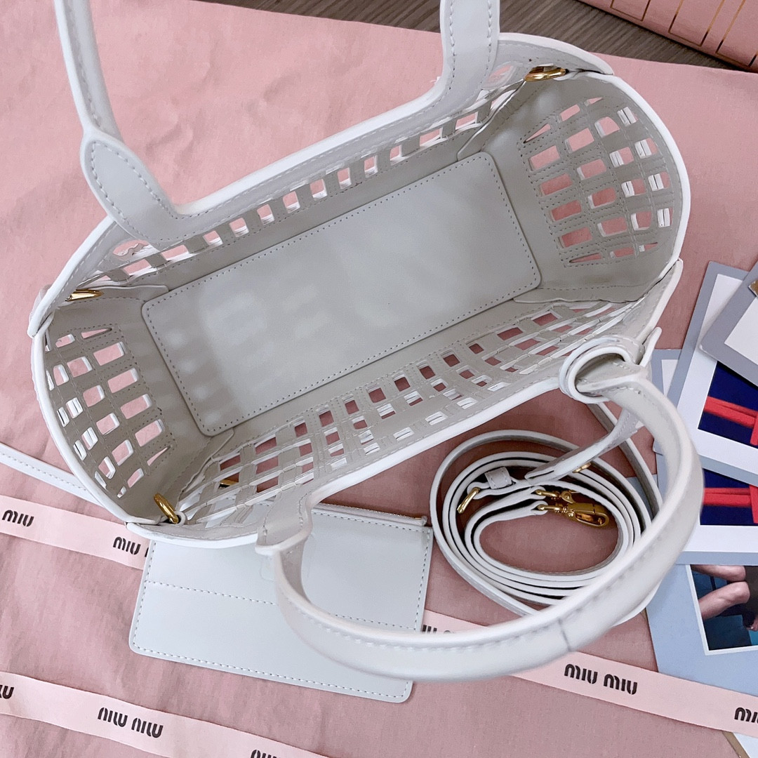 Miu Miu Leather basket 12.5x24x9cm