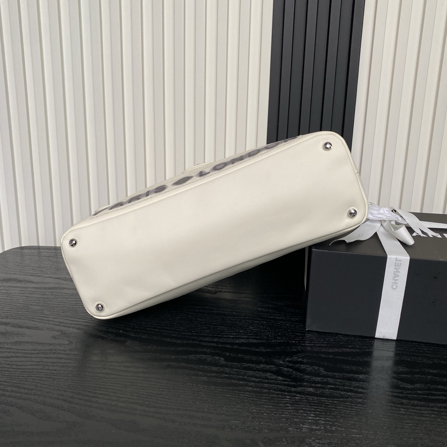 Ch*el vintage graffiti tote airport bag 36x24x12cm