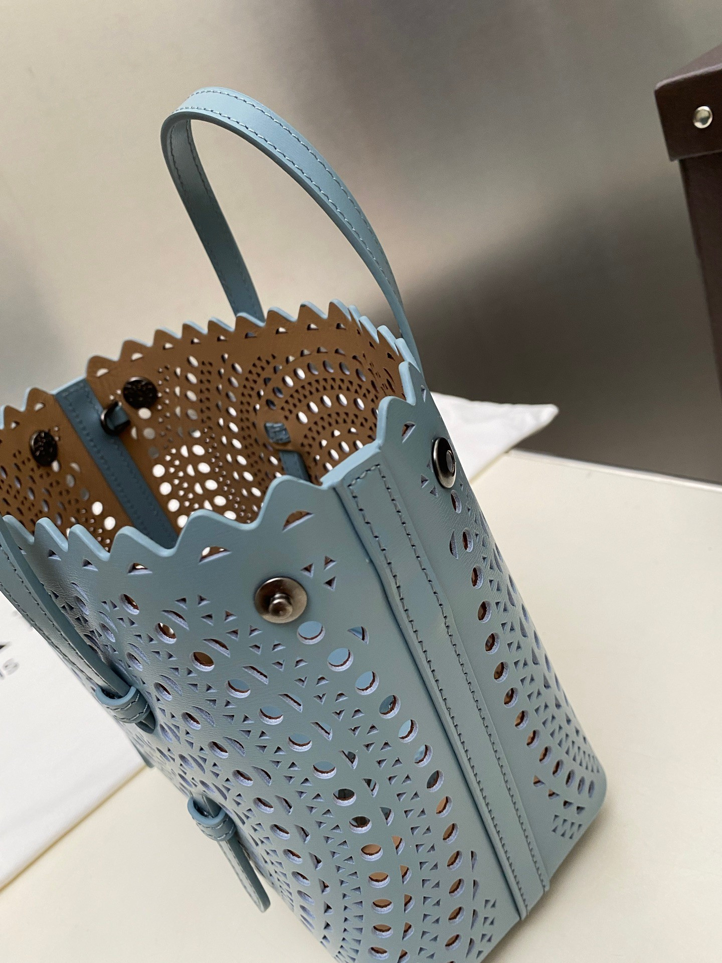 ALAÏA Mina 20 bag In Vienne Wave 20x17x10cm