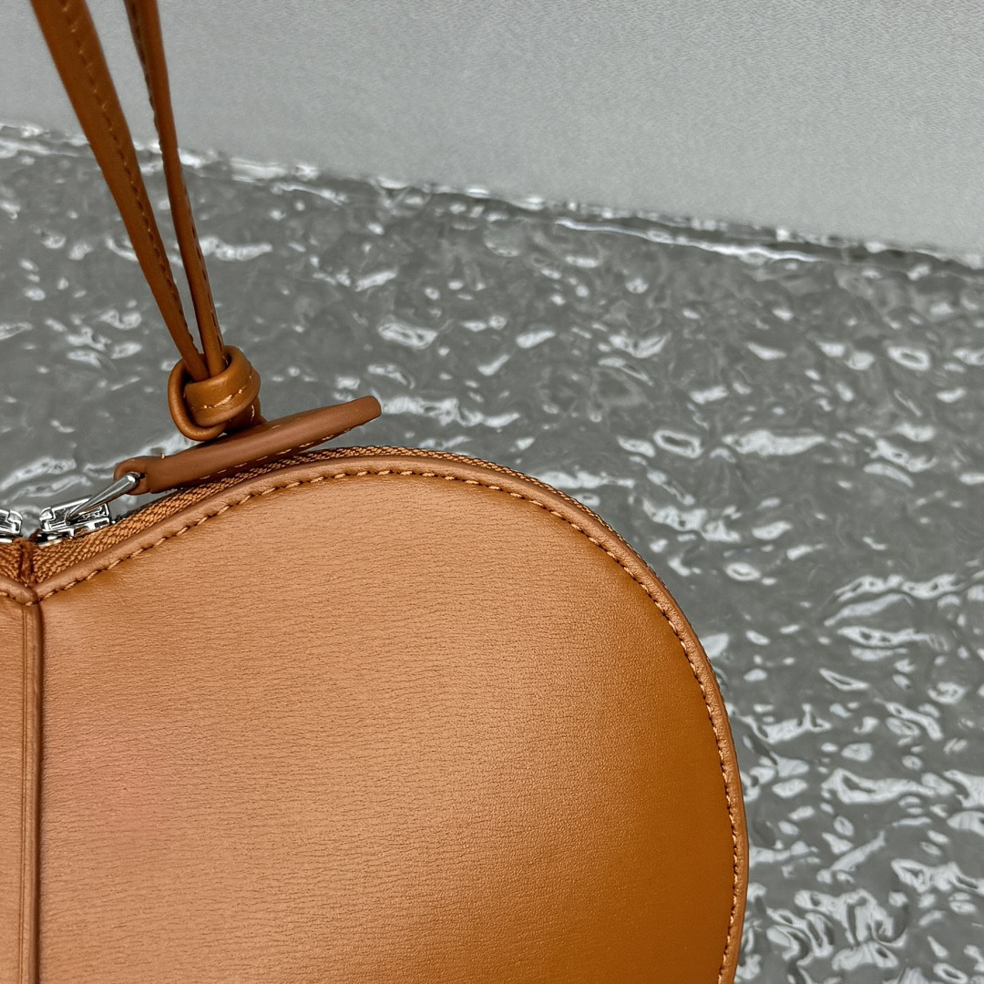 ALAÏA Le Coeur Heart Bag 18.5x20.5x5cm