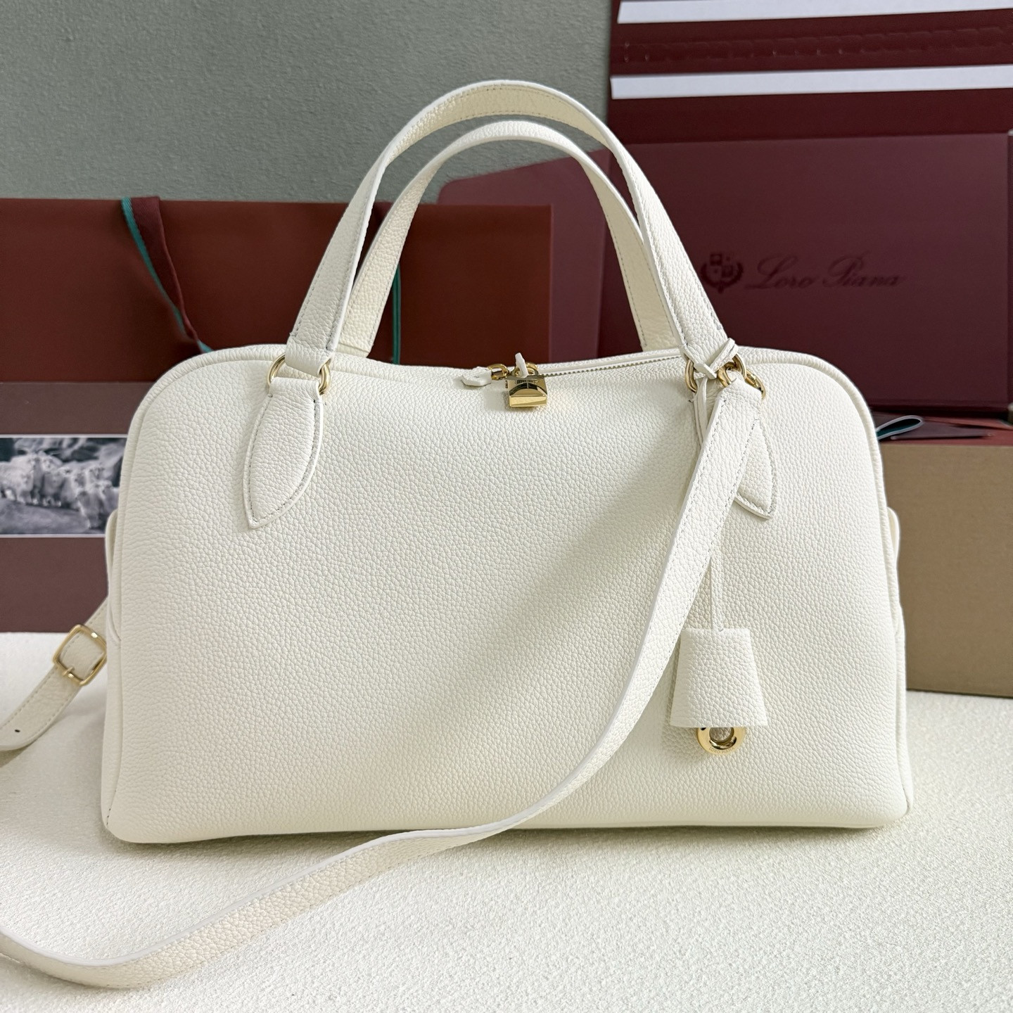 L**o p*ana needle 38x22x16cm