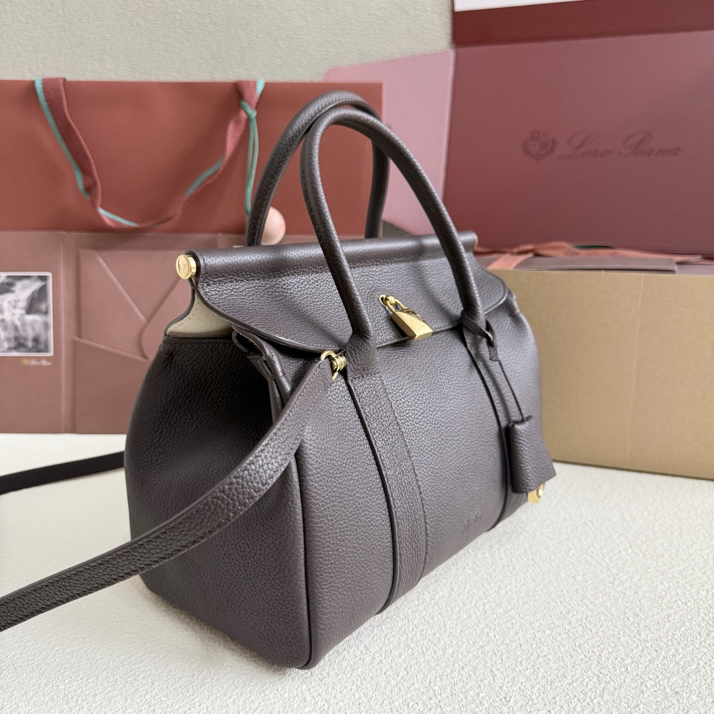 L**o p*ana loom l25 calfskin 25x18x12.5cm