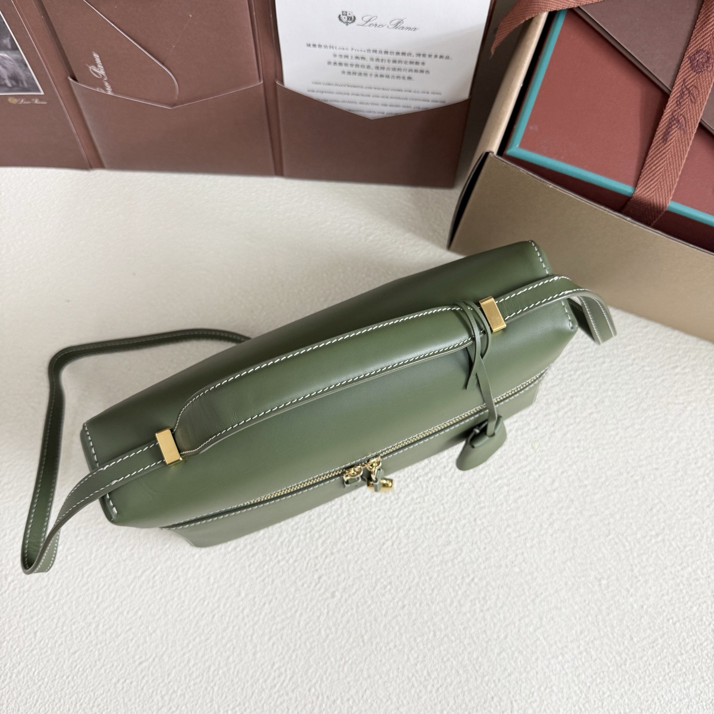 L**o p*ana extra pocket l27 calfskin 16x27x10cm