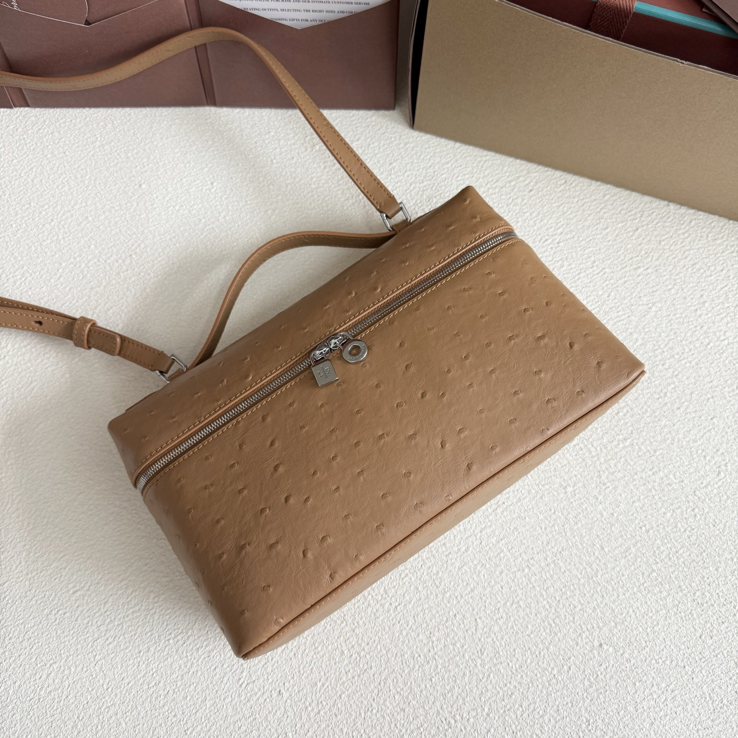 L**o p*ana extra pocket l27 ostrich-grained leather 16x27x10cm