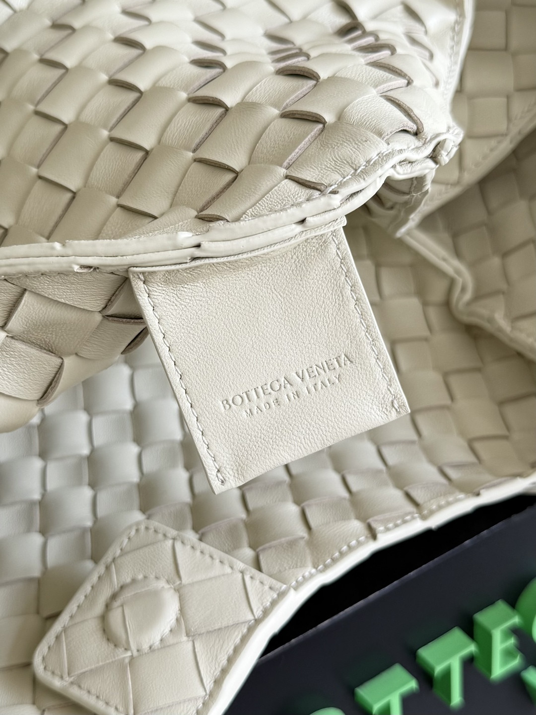 bo*te*ga Ve*ne*ta medium campana 20x33x16.5cm