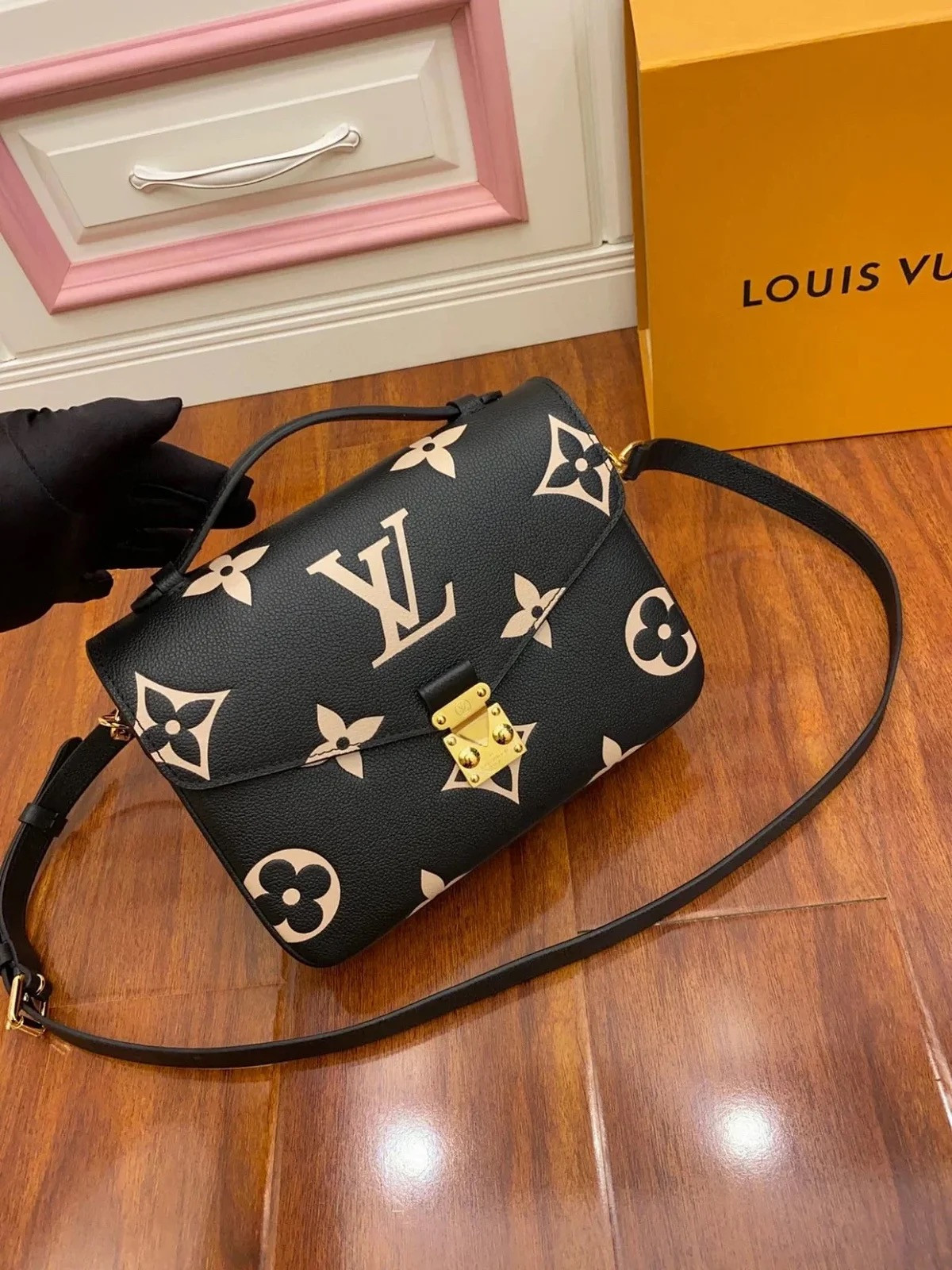 LV POCHETTE METIS M45773